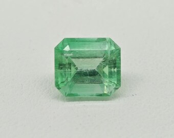 Esmeralda colombiana natural / Esmeralda suelta de 1,35 quilates con talla escalonada (certificada)