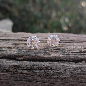 3mm to 6mm Round White D VVS1 Moissanite Stud Earrings in Silver & 9k Gold, Prong Moissanite Studs, Moissanite Jewellery
