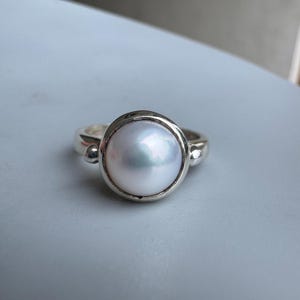 Anillo de perla, perla genuina de los mares del Sur/anillo de piedra preciosa Moti en plata, anillo con piedra natal de junio, anillo con piedra preciosa astrológica, perla blanca certificada