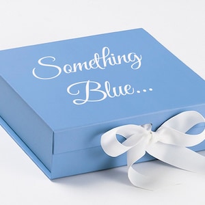 Etwas Blaues ... Personalisierte Hellblaue Hochzeitsgeschenkbox mit weißer Schleife