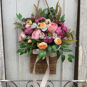 Nieuwe lente-wandmand/ pioenrozen/ deurkrans/ boerderij/ deurmand/ woondecoratie