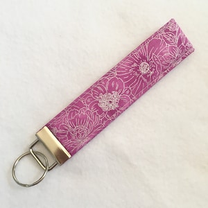 Purple Flower Key Fob Wristlet, Wristlet Keychain, Floral Wrist Lanyard,  Key Fob Keychain, Faux Leather Key Chain Wristlet, Vintage