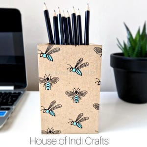 Portapenne in legno, portapenne per il trucco, regalo per insegnanti, design api blu decoupage