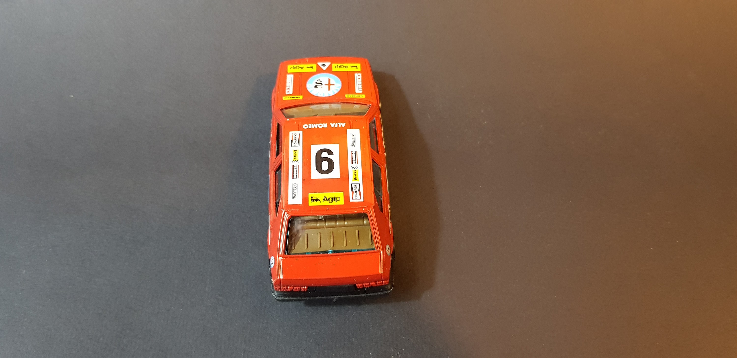 1:43,alfa Romeo,33 Rally Agip Pirelli Champion,1983,numero 6,burago,made in  Italy,boite D'origine Tres Bon Etat Metal Model 