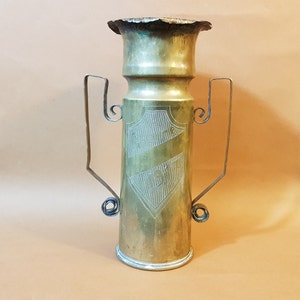 Grosse,douille,d&#39;obus transformé en vase à anses,cuivre,blason,sculpté Guerre 1917 marquage culot  première guerre mondiale WW1. France