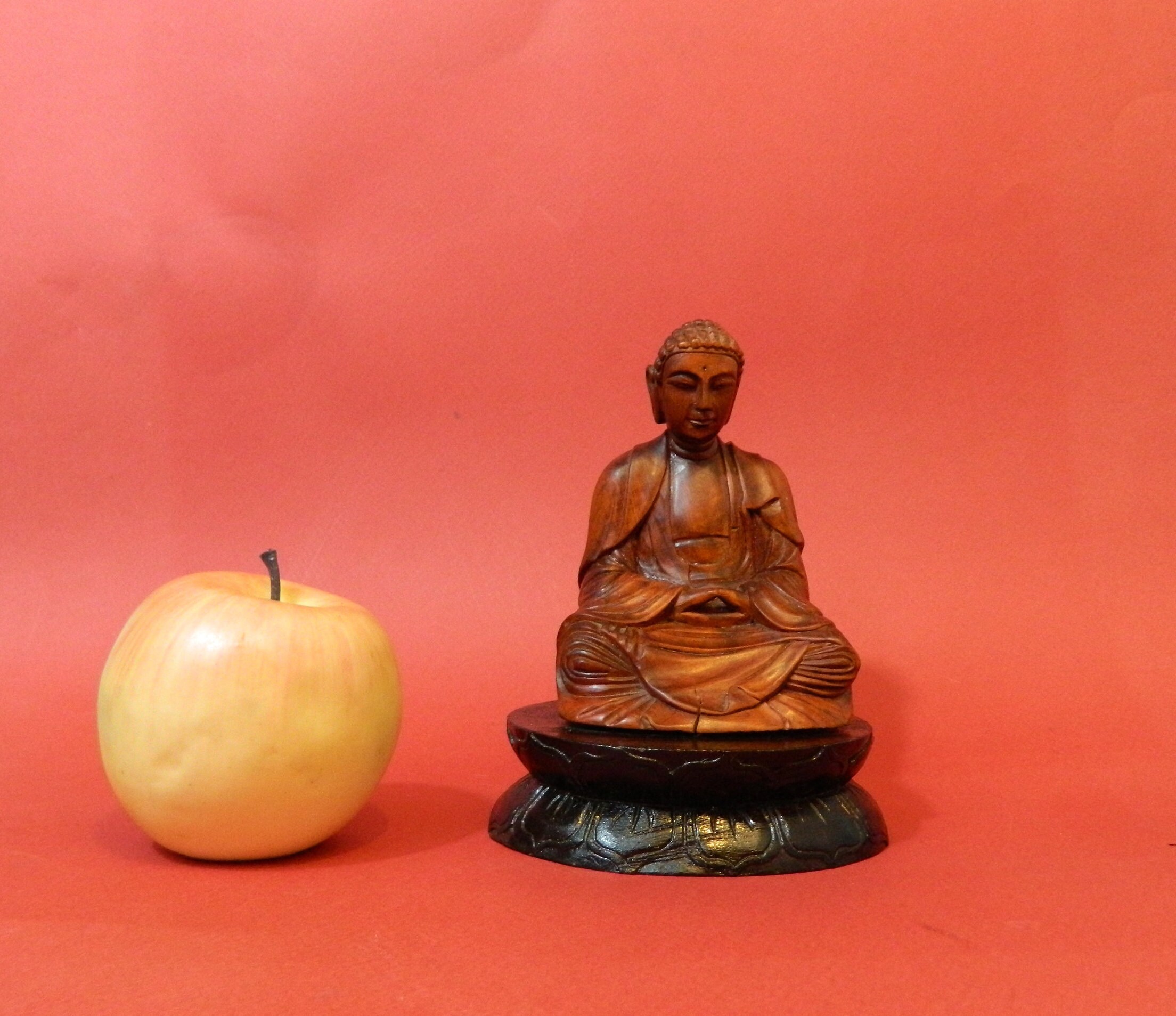Sculpture Bouddha et Socle en Bois Position de Prière Rituelle Les Mains Jointes 14x9cm Une Petite F