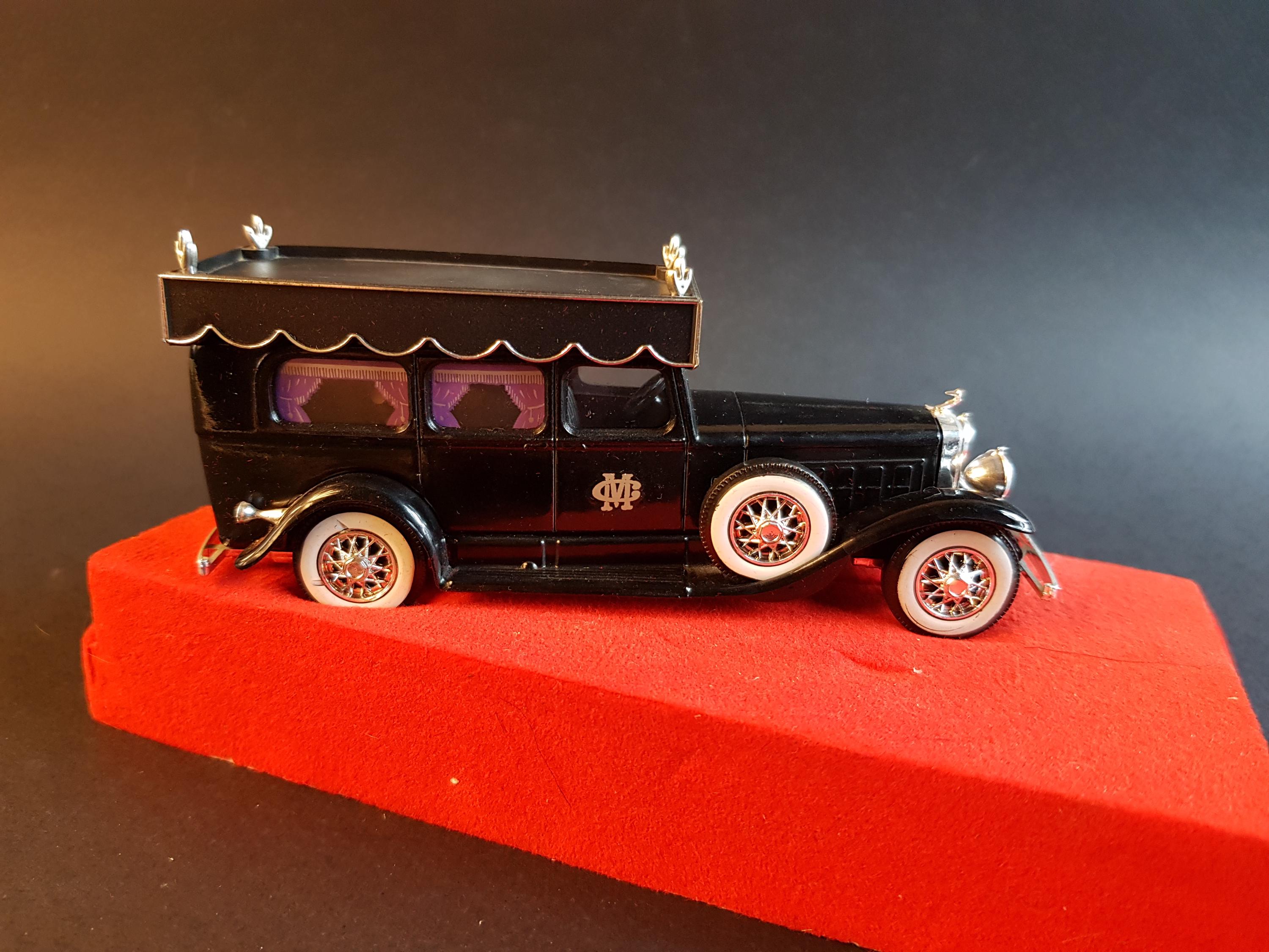 Miniature Corbillard Cadillac Automic.toys - échelle 1/43 - Neuf