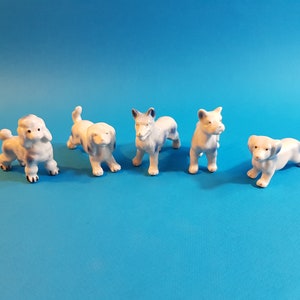 Porcelaine,ensemble,lot,5,sculptures,figurines,statues,miniatures,chiens,berger,basset,caniche,boxer,collet,allemand,