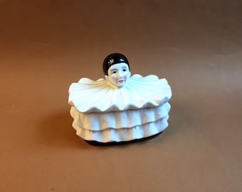 Boite,bijoux,vide poche,bonbonniere,figurine,porcelaine,emaillée,Clown,Pierrot,Gourmand,130x90x80mm,signé,Japan