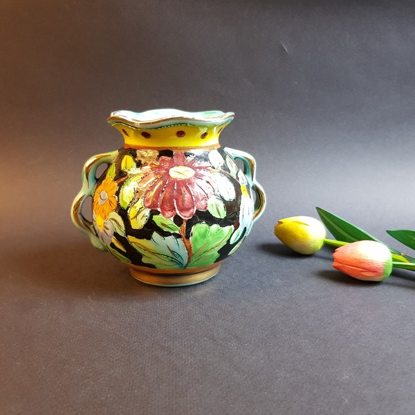 Céramique,barbotine,vase,anses,cache pot,fleurs,dorure,perlé,signé,Cerart,Monaco,numéroté,daté,11Cm