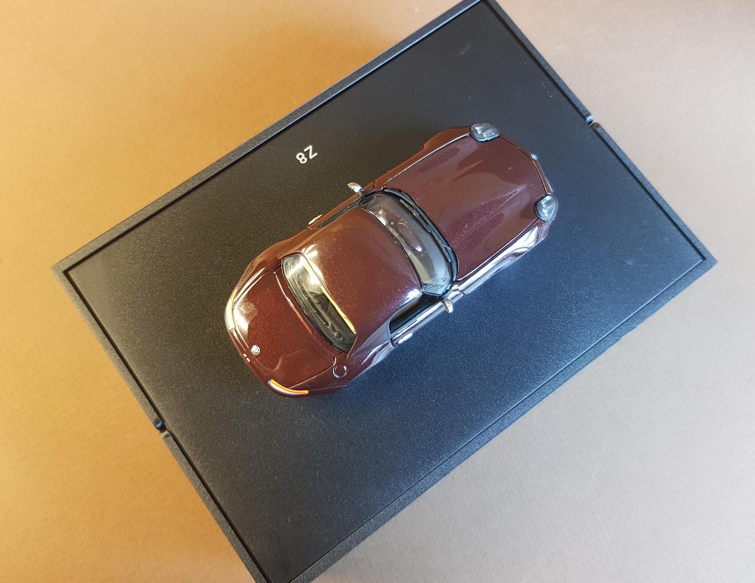 Minichamps BMW Z8 Hard Top 1:43 - Vert Métal - Coffret Concession - Occasion
