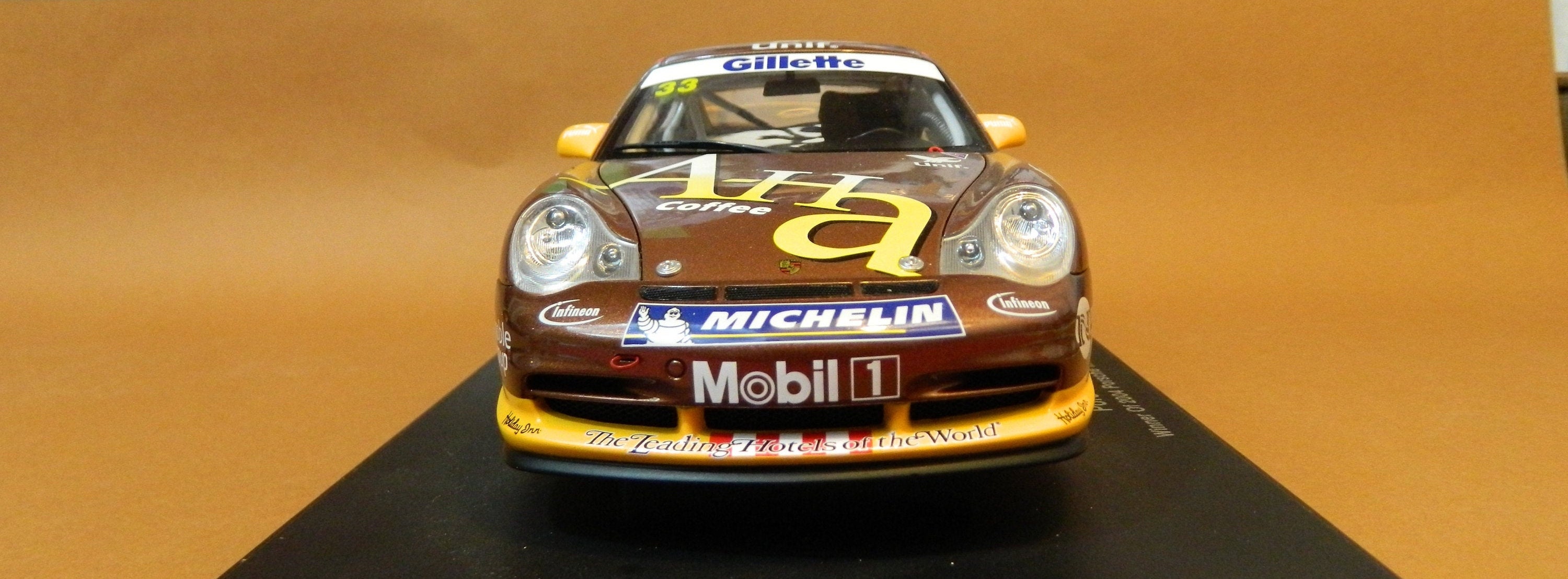 未展示品オートアート1/18 ポルシェ911GT3R アジアンカレラカップ優勝車 Amazon.co.jp: 品 オートアート1/18 ポルシェ911 GT3R アジアンカレラ