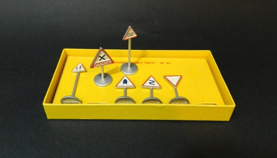 1 43 Dinky Toys Ensemble De 6 Six Panneaux De Signalisation Etsy Denmark