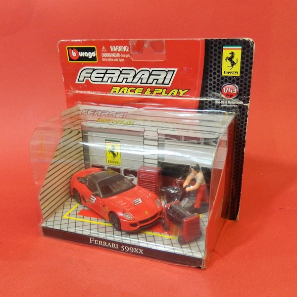 1:43,Ferrari,599 xx numero 3 rouge,Burago,Collection Race & Play dans sa boite diorama garage mecano materiel d'origine