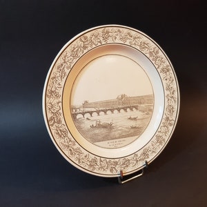 Assiette 1810-1820 Herstellung Creil Fayence Feinstein Coquerel et Le Gros Paris IIe Vue du Louvre. Du coté de la riviere D: 21,5 Cm