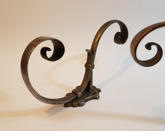 Patere,porte manteaux,chapeau,ancien,vintage,art deco,populaire, 1900,laiton,chrom,patiné,deux trous vissable,dans &quot;son jus&quot;,enroulade