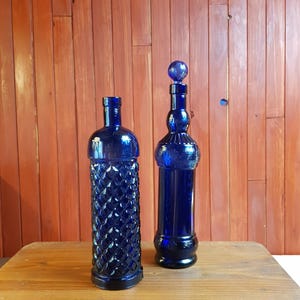 Lot,2,bouteilles,bouchon,verre pressé,bleu cobalt,motif losange,palme,lisse,370mm & 300mm