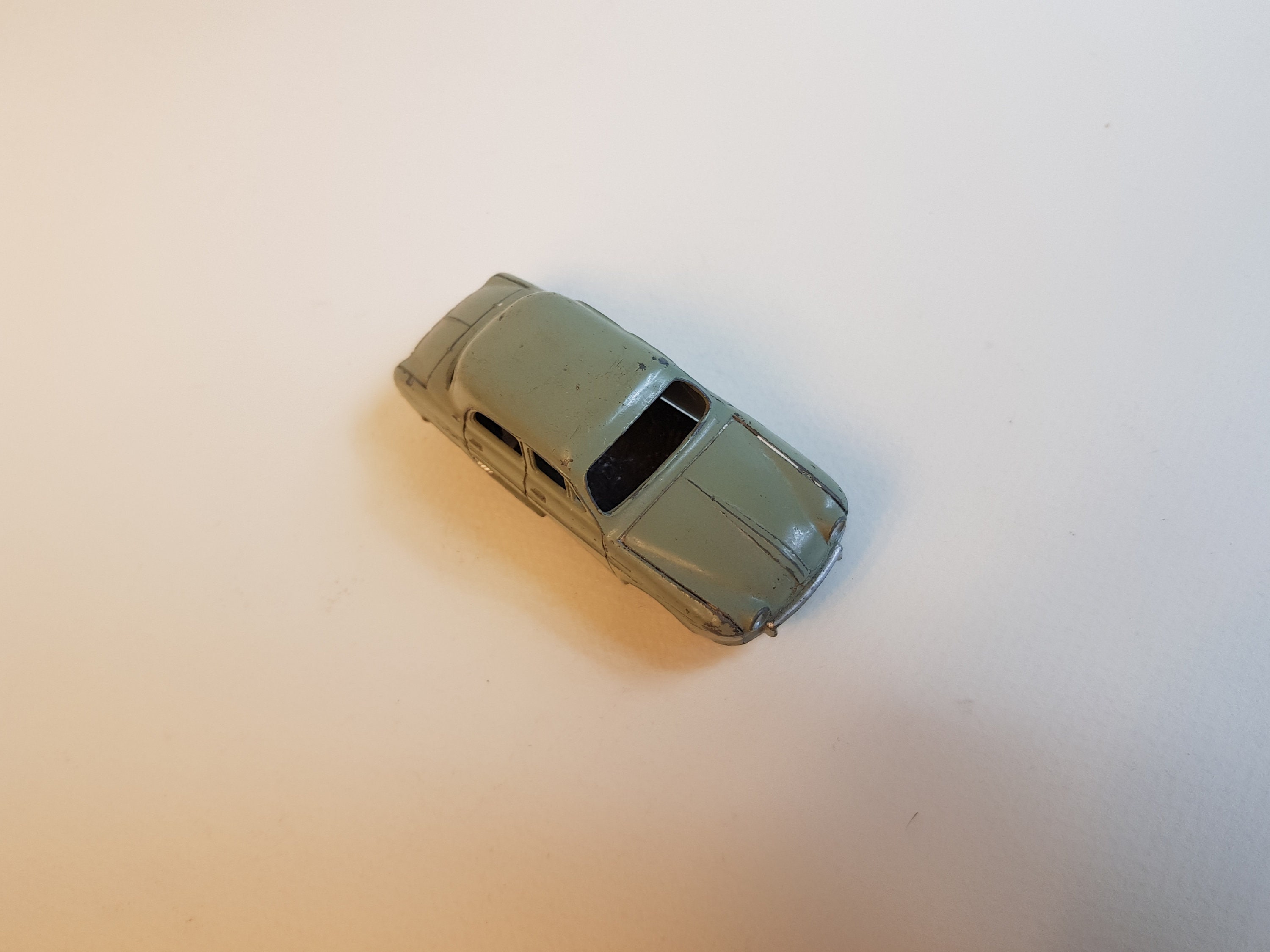 Dinky Toys Renault Dauphine 24 E Rouge Made in France MECCANO 1/43è