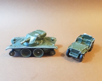 1:43 Deux 2 véhicules,militaire,Dinky toys,Made in France FL 10 Panhard Meccano 827 & Jeep 808 à restaurer ou pour pièces vert olive