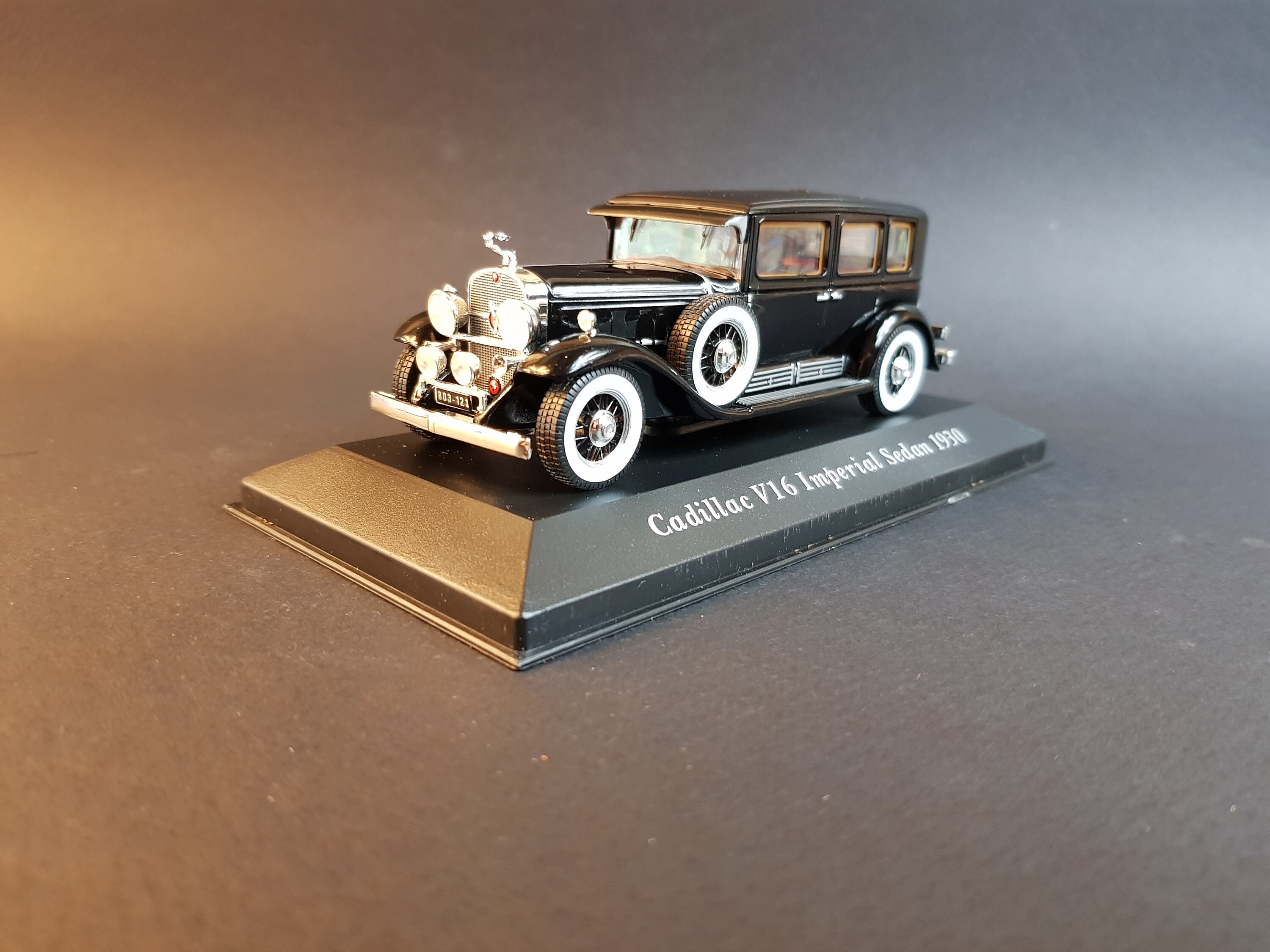 1/43,cadillac,v16,imperial,sedan,1930,boite Vitrine,voiture