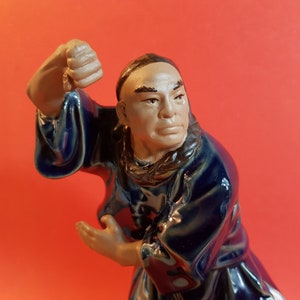 Grand,sculpture,ceramique,faience,Karateka,sport,combat,signé,tampon,estampe,numero,Asie,230x190x100mm