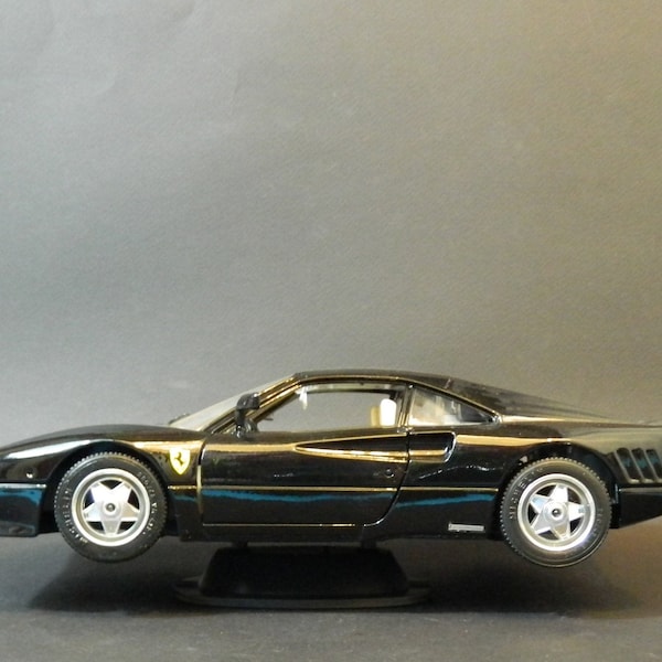 1:18,Ferrari,GTO,noire 1984,Burago,Special Collection,made in Italy,avec ouvrants et sa boite d'origine rare en couleur noire