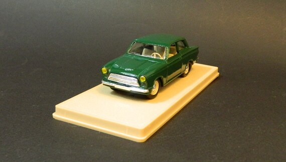 Ford Cortina - corgi - 1/43ème en boite