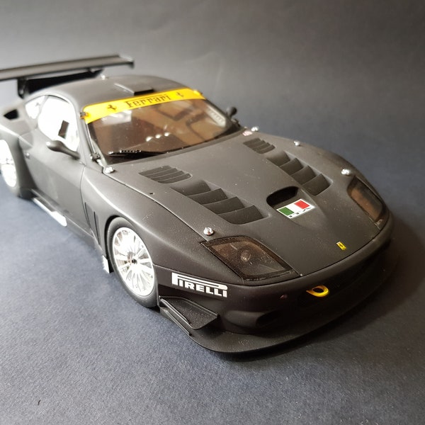 1:18,Ferrari,575 GTC Evoluzione 2005 noir mat avec ouvrants & capot et coffre interchangeable,Kyosho,Original,avec boite d'origine