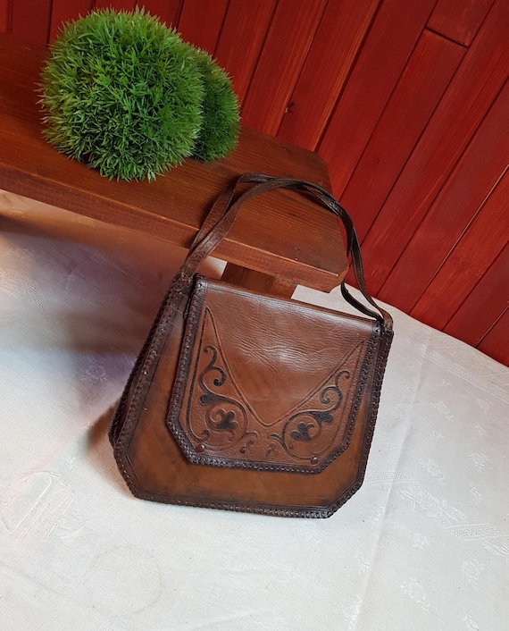 Sac cartable cuir repoussé,bandoulliére boutons pression 3 poches vintage,occasion