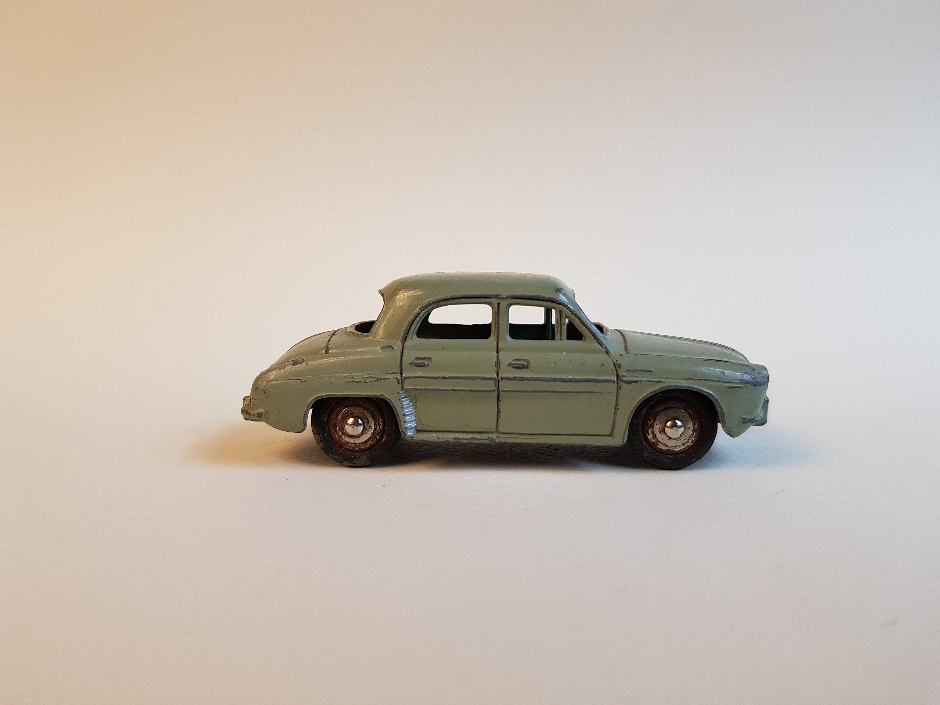 Dinky Toys / Renault Dauphine - Nr. 24E (Gebraucht) in Ennenda für CHF