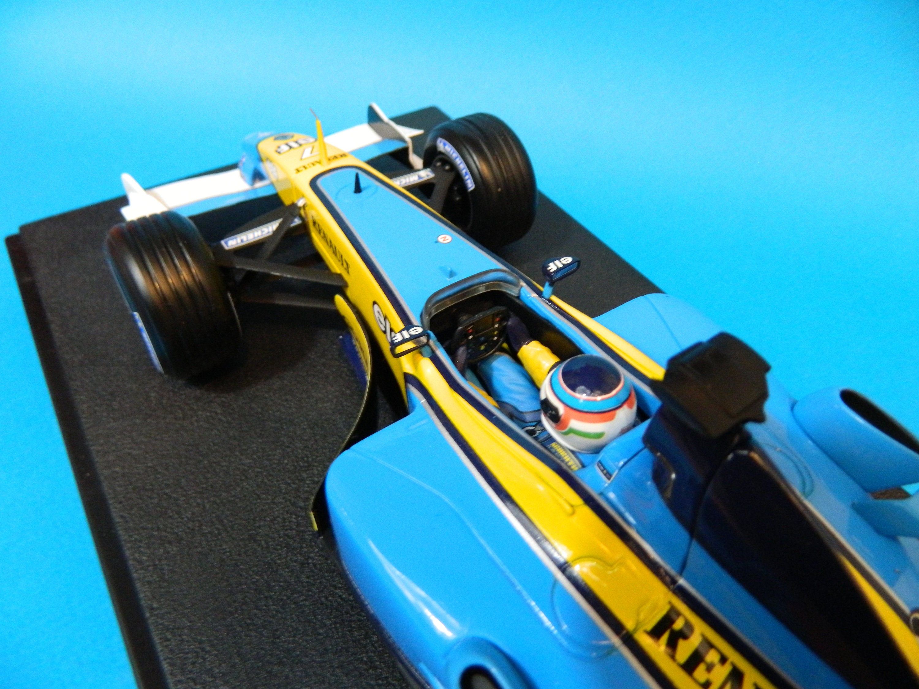 未開封 1/18 ルノー F1チーム R23 ヤルノ トゥルーリ ホットウィール 1/18 ルノー F1 R23 - ヤルノ・トゥルーリ レーシング