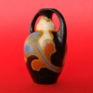 Regina Rosario, Holland # keramiek, vaas d&#39;art, miniatuur a anses peint hoofddecor bloemenstylisé art nouveau 1920-1949 haut 5,8 cm diam. 3,8 cm