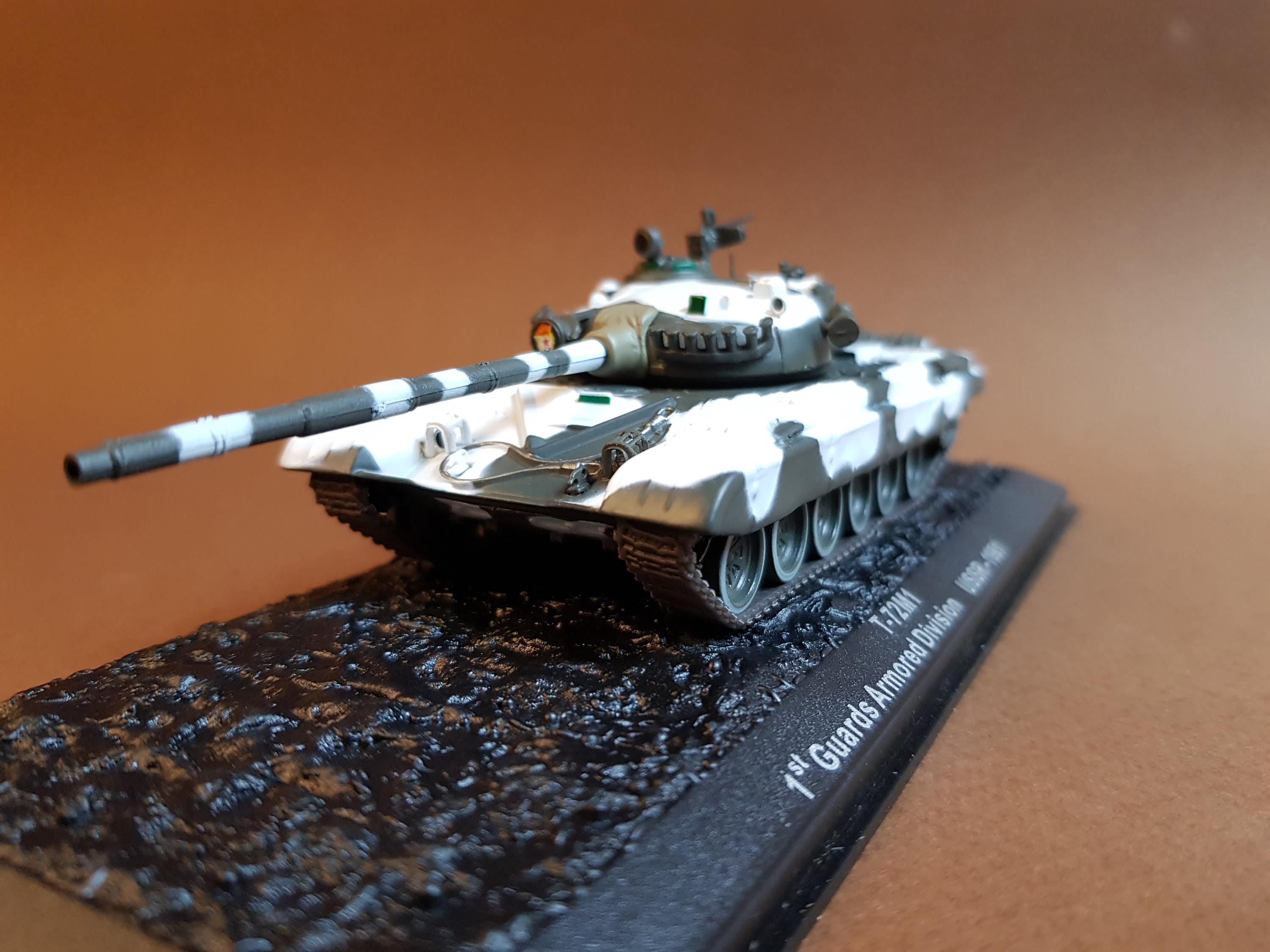 Tank T-72M1 Guards Armored Division USSR 1981 Boite Vitrine Ixo 1