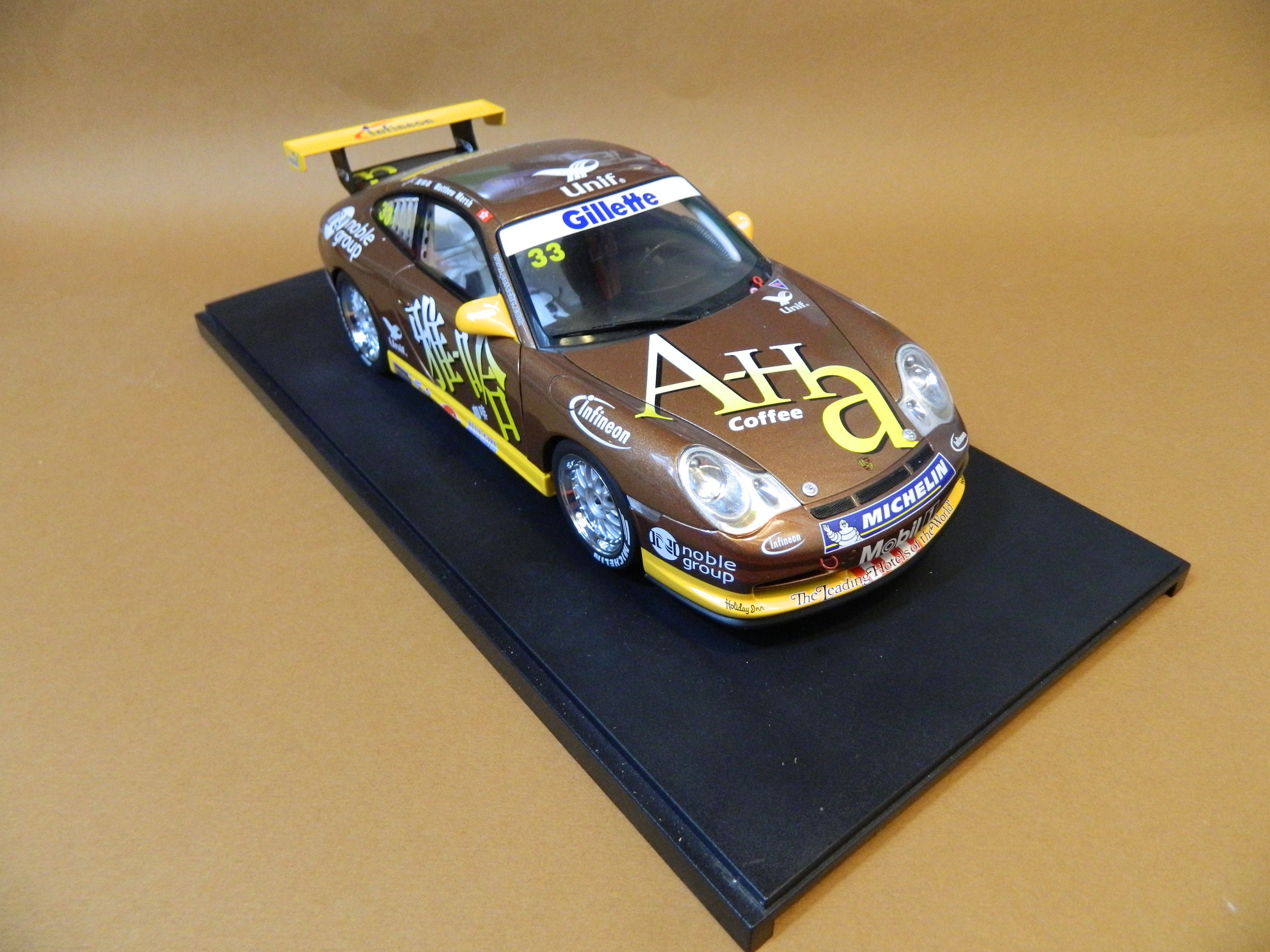 オートアート 1/18 ポルシェ911 GT3 R カレラカップ優勝車No.29