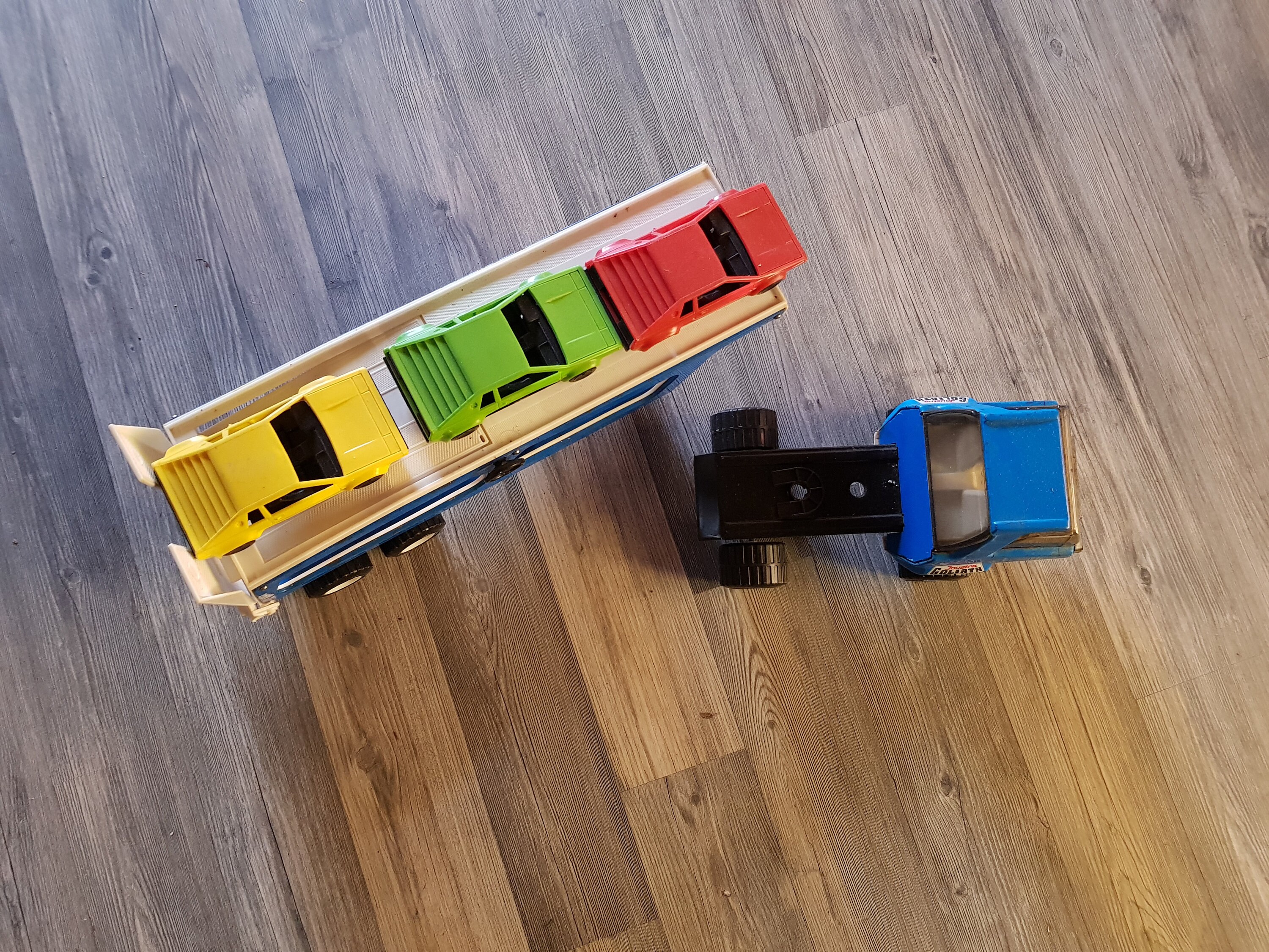 Camion porte-voitures + 3 voitures - La Grande Récré