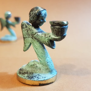 Lot figurines,bronze, 6 anges aillés tenant dans leurs mains un bougeoir,bronze patiné doré 45x30mm poids total 300Gr
