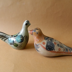 Lot,ensemble,2,oiseaux pigeons en ceramique folklorique du Mexique peint aux couleurs typiques de Tonale, J. Campe
