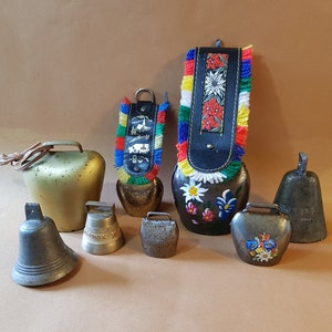Lote,8,cloches vaches sonnaille grelot carillon clochette grelot campane clarine colección decorativa acier bronce métal toutes avec battant