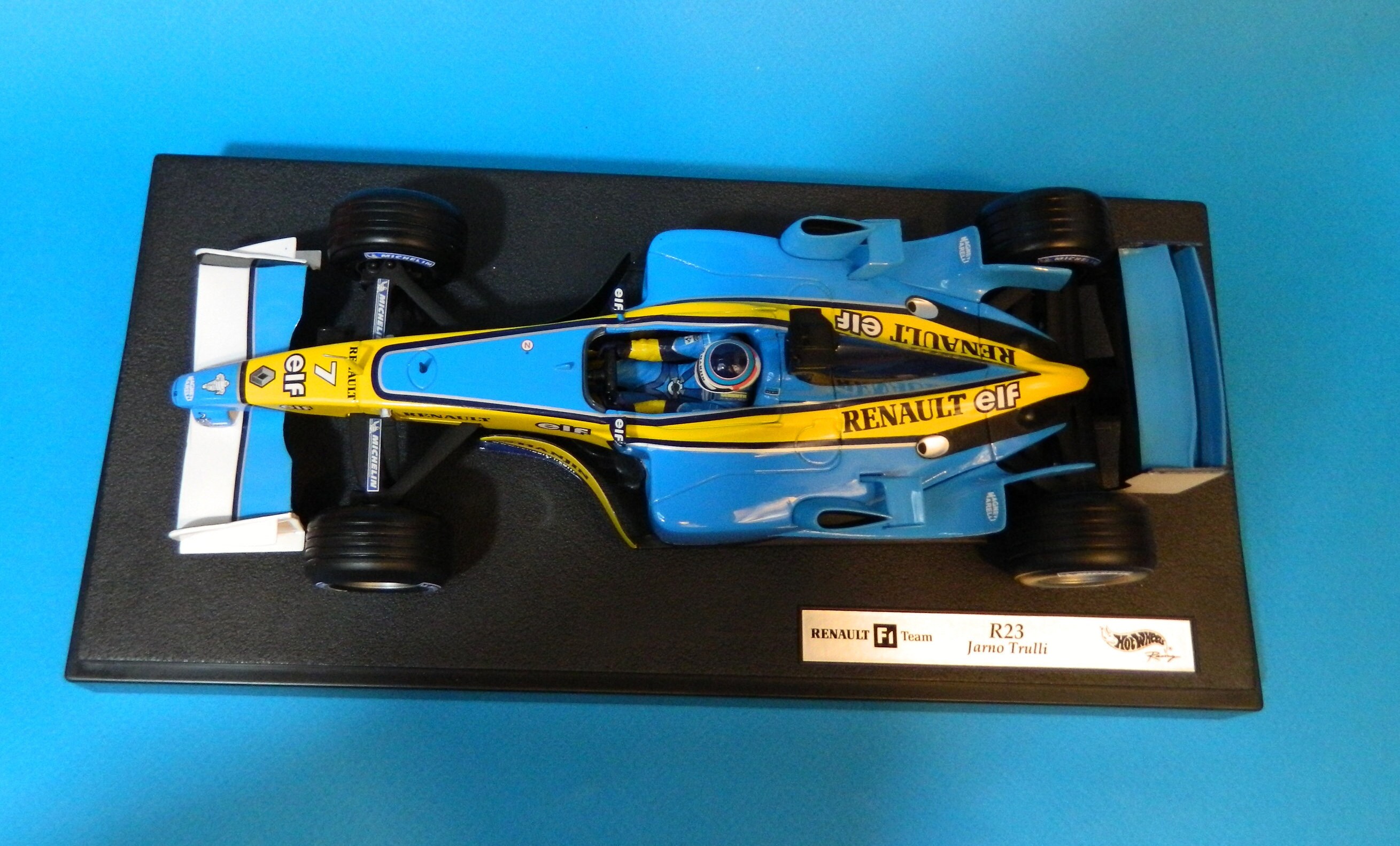 ホットウィール 1/18 ルノー F1 R23 - ヤルノ・トゥルーリ レーシング