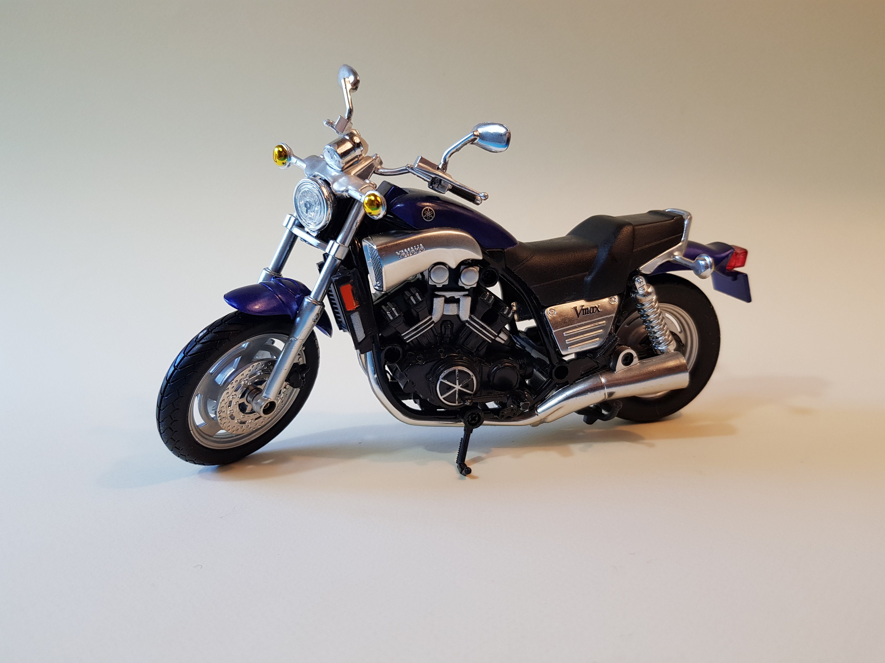 1:12 (réservé Moto Yamaha Vmax 1200 Roadrider Collection