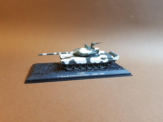 Tank T-72M1 Guards Armored Division USSR 1981 Boite Vitrine Ixo 1