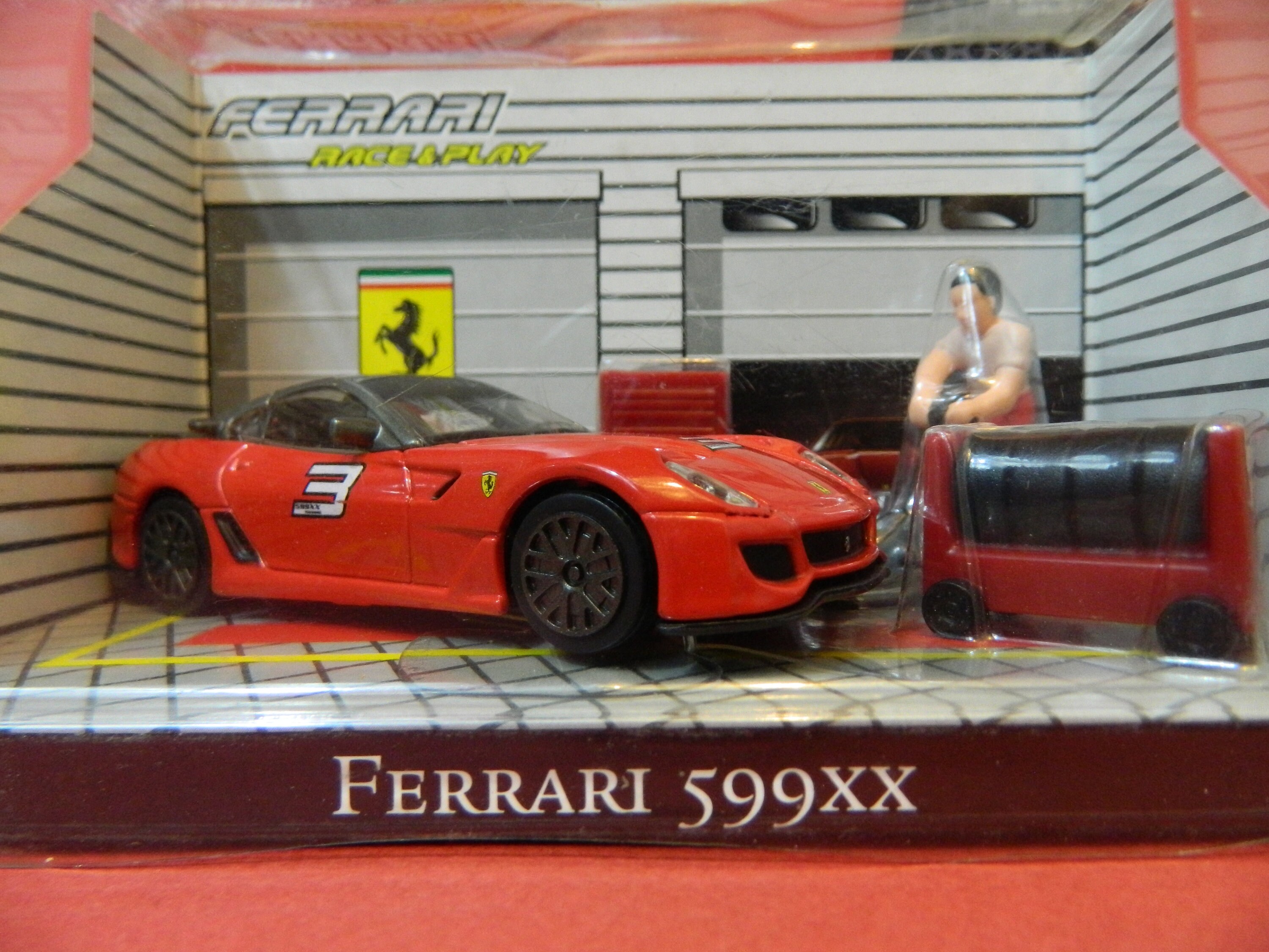 Bburago Maisto France. Pack de 5 Ferrari 1/43 BBurago, Aléatoire Bburago Maisto France. Pack de 5 Ferrari 1/43 BBurago, Aléatoire