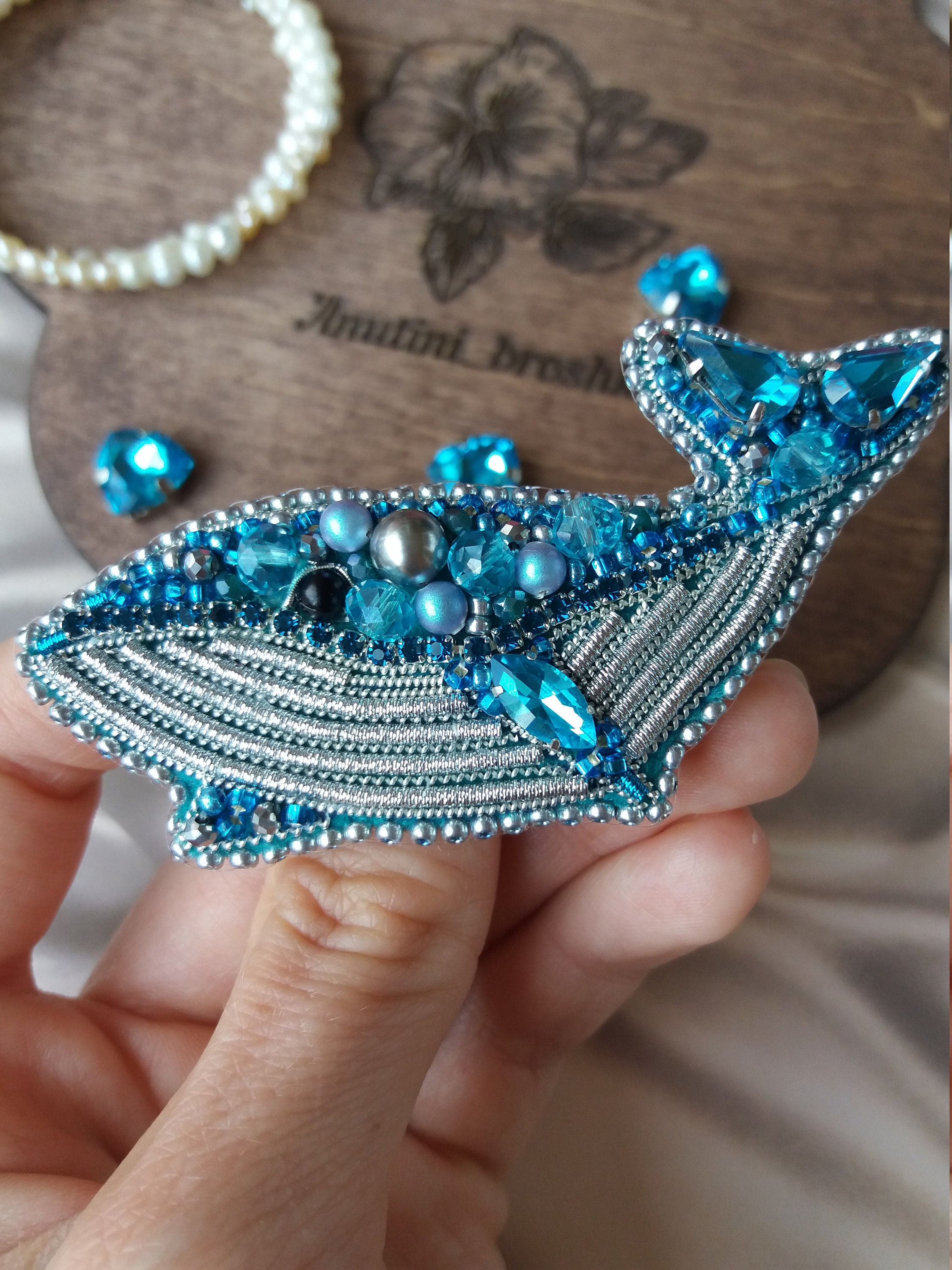 1 14 Crystal Rhinestone Mini Whale Pin