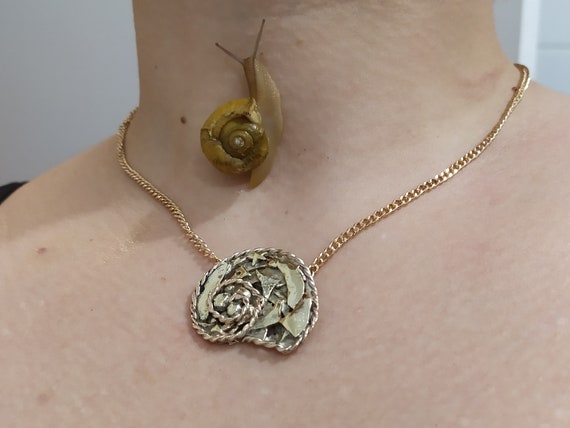 Broken shell necklace deals