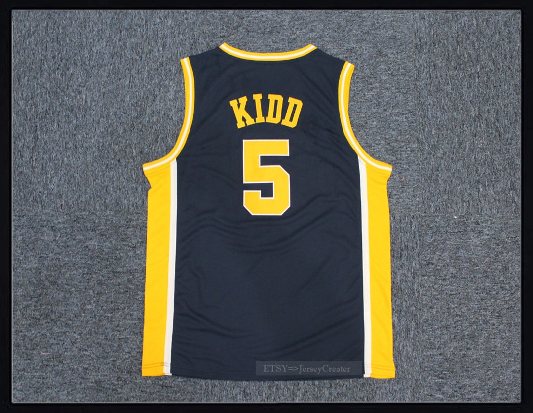 Jason Kidd treats girls AAU basketball team to championship rings