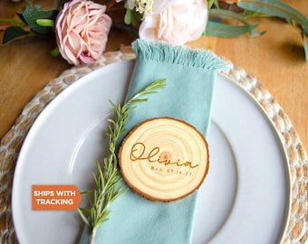 Personalized Wood Slice Place Cards, Rustic Wedding Name Cards, Engraved Wood Place Settings, Custom Log Place Names, Wedding Table Decor