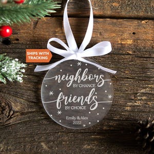 Ornamento de vizinho personalizado | Vizinhos por acaso amigos por escolha, Ideia de presente para vizinho, Melhor presente para vizinho, Ornamento de amigo, Amigos vizinhos