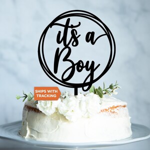 Topper per torta &quot;It&#39;s a Boy&quot; / Topper per torta per neonato, Topper in legno acrilico, Decorazione per baby shower, Topper per rivelazione del sesso del bambino, Prossimamente verrà svelato il bambino