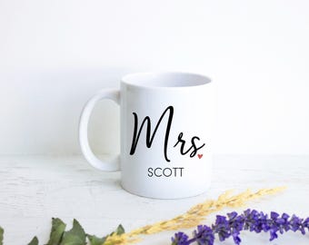 Verheiratet Frau Becher, Elegante schicke verheiratet Tasse, personalisierte Braut Verlobungsgeschenk, Braut Geschenkidee, Geschenk für sie