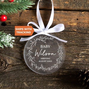Personalisierte Erwartung Baby Ornament | Schwangerschaftsankündigung, Eltern, die Geschenk sind, neues Baby-Andenken, erwartet Verzierung, Neugeborenen Weihnachten